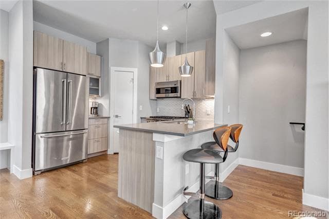 Building Photo - 556 Madison St