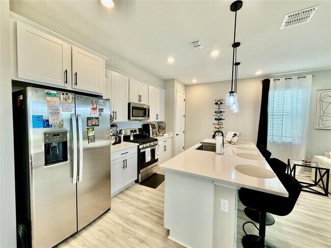 Building Photo - 6255 Golden Bch Dr