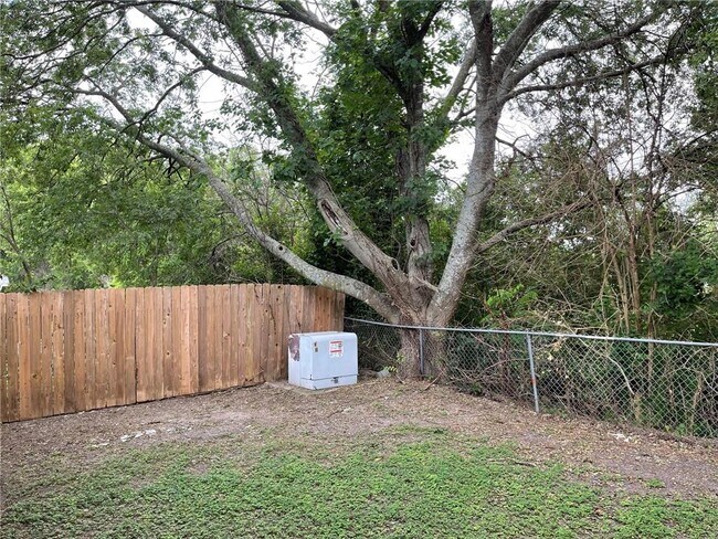 Building Photo - 10622 Golden Quail Dr