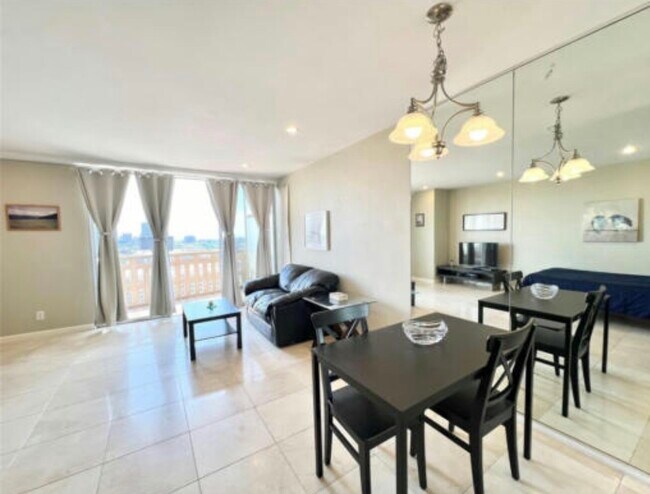 Building Photo - 2016 Main St