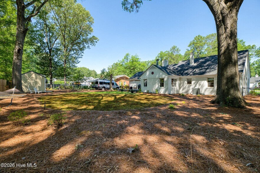 Building Photo - 611 Clark Dr
