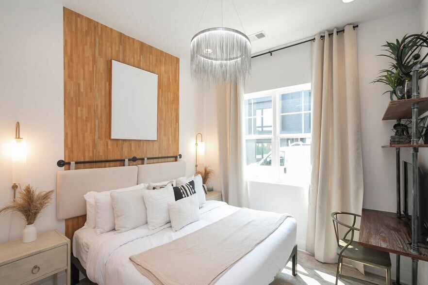 Building Photo - 1405 Napoleon St