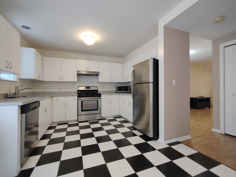 Building Photo - 7241 Franklin St