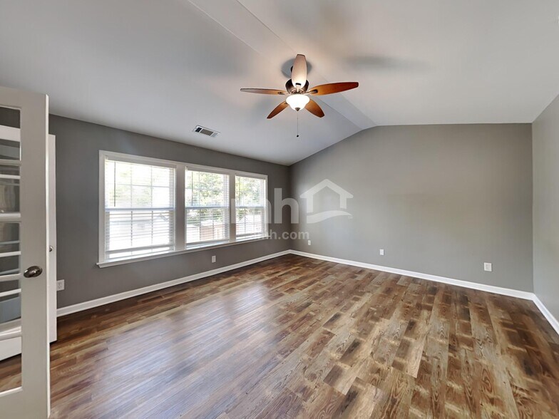 Building Photo - 2412 Newberry Ln