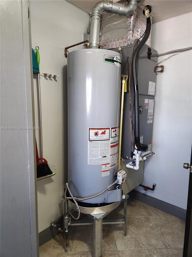 Building Photo - 10990 SW 57th St