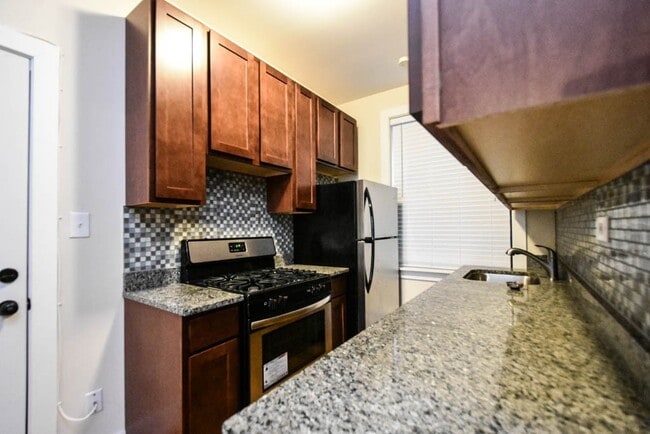 Building Photo - 1034 Dempster St