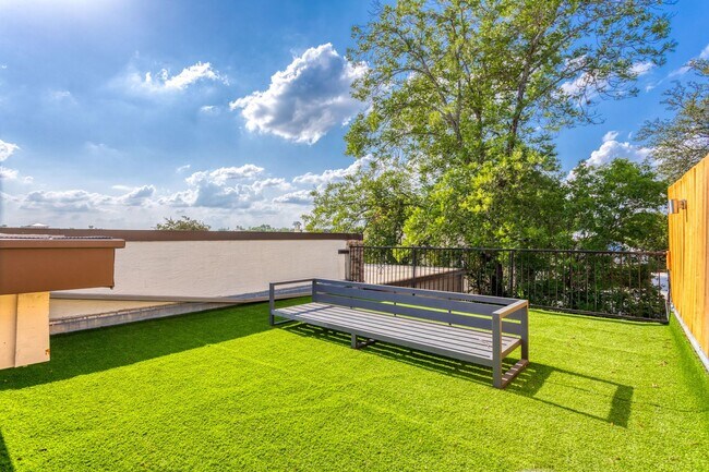 Building Photo - ALAMO HEIGHTS  |  TOWNHOME  |  REMODELED  ...