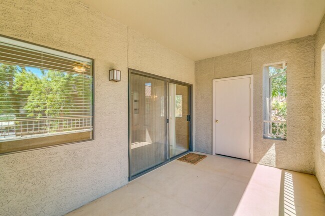Building Photo - 15225 N 100th St