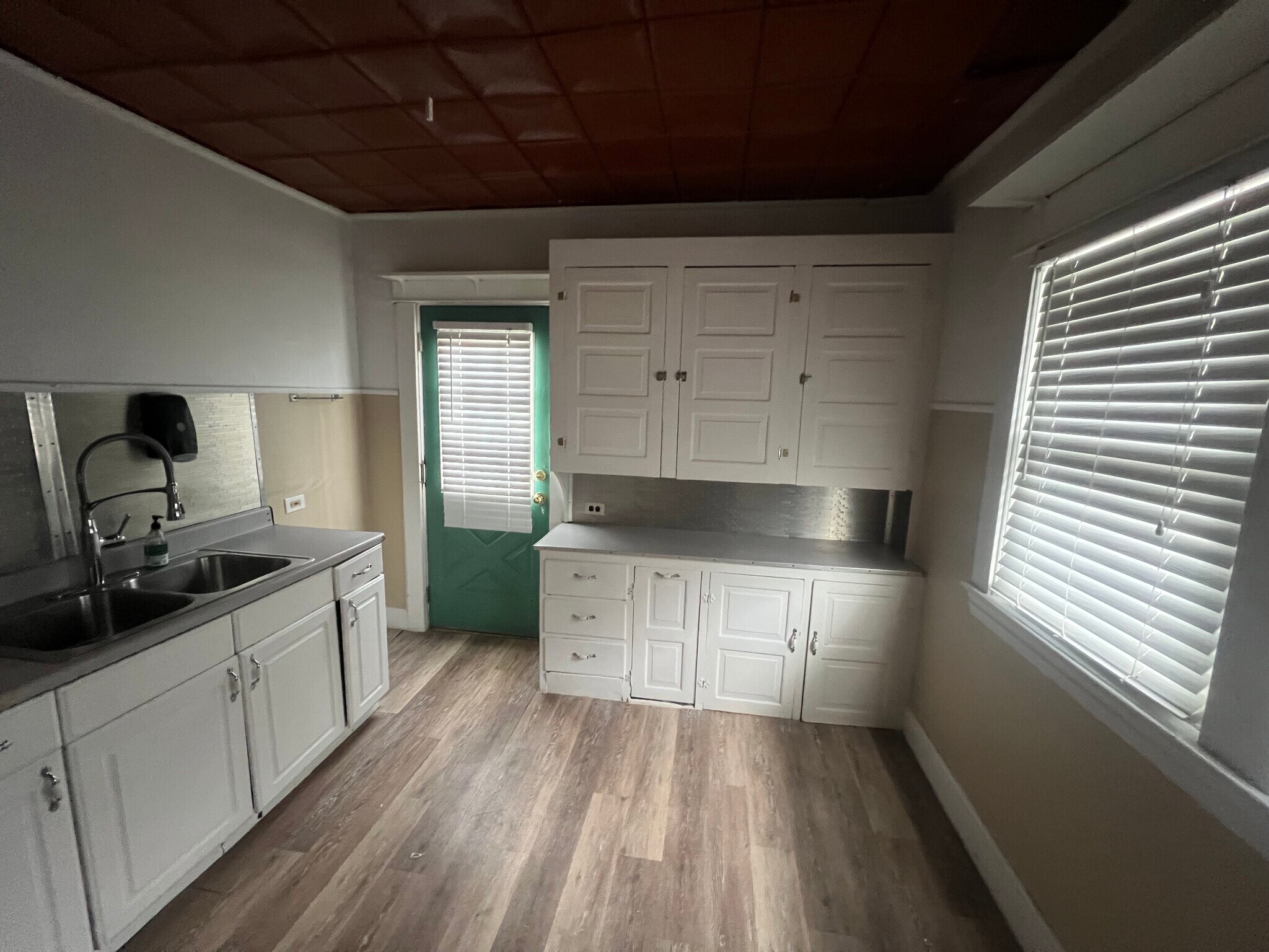 Building Photo - 1316 W 91st St