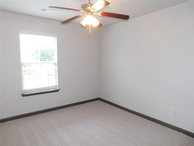 Building Photo - 3325 Ivey Ridge Rd NE