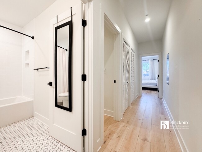 Building Photo - 1011 18th St NE