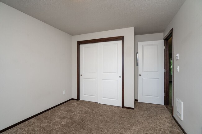 Building Photo - 219 Lodean Dr