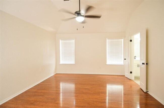 Building Photo - 506 Pleasant Valley Dr