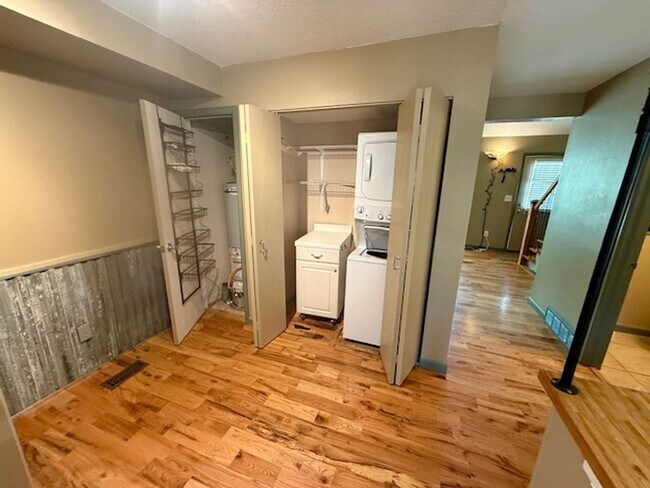 Building Photo - 7978 Chase Cir