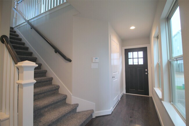 Building Photo - 11917 Oakmont Valley Trace