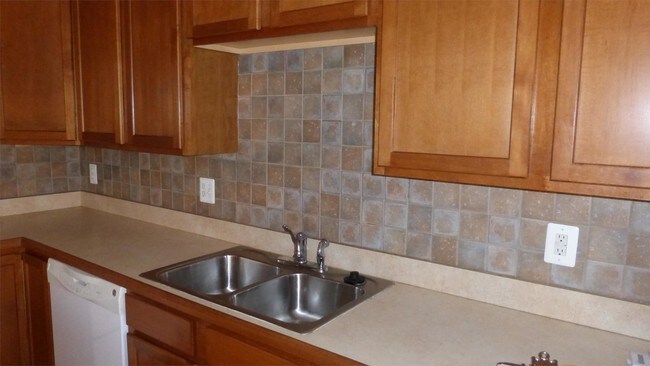 Building Photo - 1308 Saunders Dr