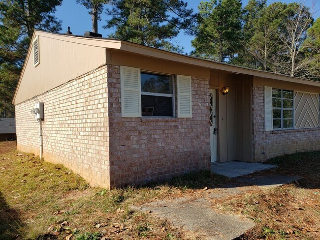 Building Photo - 2865 A Glenhills Cir