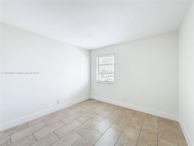 Building Photo - 1379 Seaview