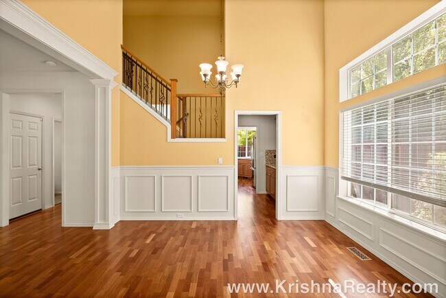 Building Photo - Beautiful 3 Bedroom | 2.5 Bathroom Single Family Home | 1 large bonus room | Located In Quiet Cas...