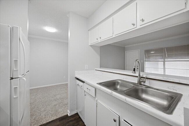 Building Photo - 1645 W Main St