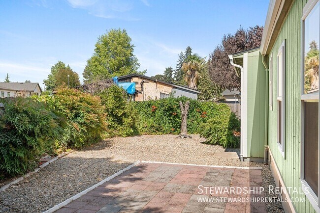 Building Photo - 1313 Bramblewood Ln