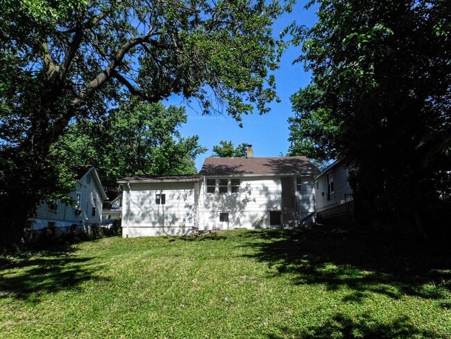 Building Photo - 5460 Hamilton Ave