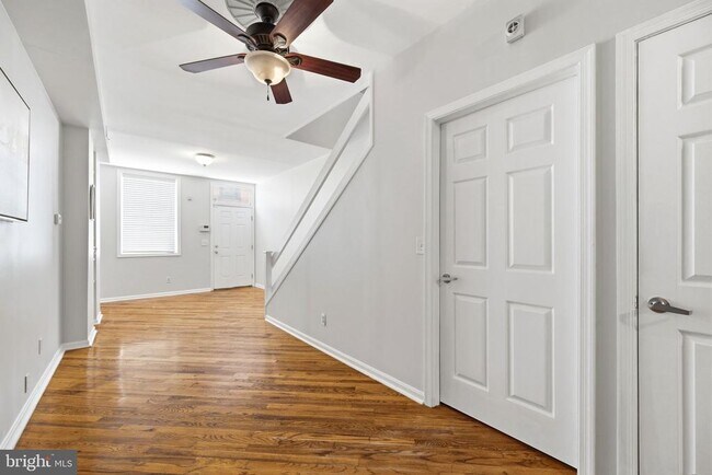 Building Photo - 928 N Bambrey St