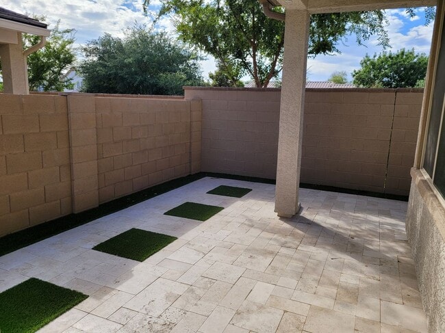 Building Photo - 2754 S Apache Dr