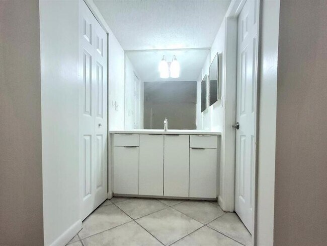 Building Photo - 1421 S Ocean Blvd