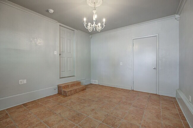 Building Photo - 910 Garver St