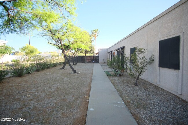 Building Photo - 3003 N Euclid Ave