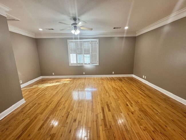 Building Photo - 309 Morgan St