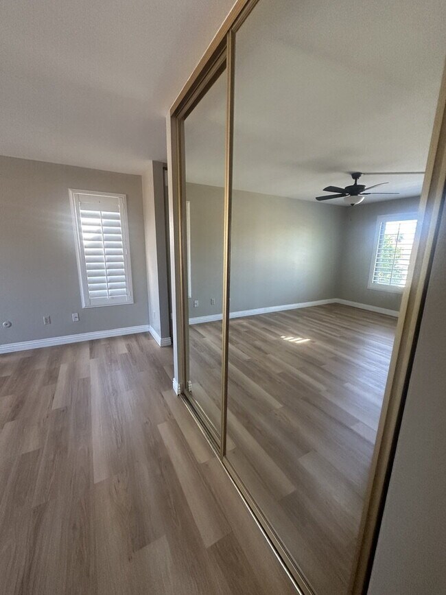 Building Photo - $3,400 - Charming Ground-Floor 2 Bed / 2 Bath Condo in Desirable Oaks North 55+ Community