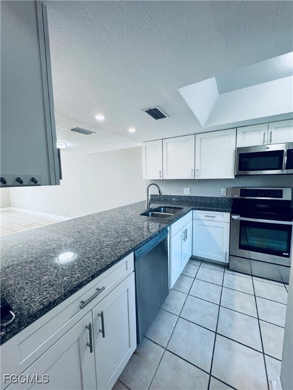 Building Photo - 4641 SW Santa Barbara Pl