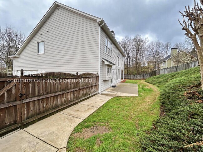 Building Photo - 3-Beds 3.5 Baths Spacious Home with Fenced Yard and Garage Parking