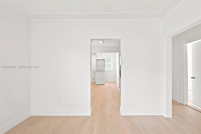 Building Photo - 119 NE 56th St