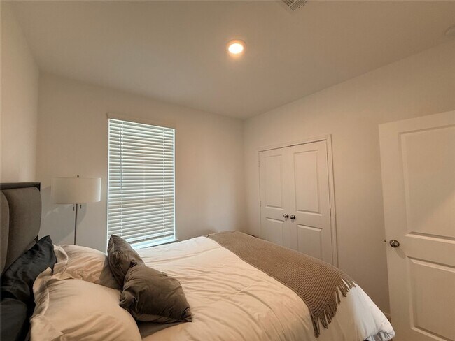 Building Photo - 17802 Plow Horse Ln