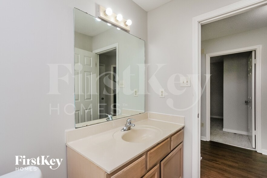 Building Photo - 4381 Whispering Bend Dr