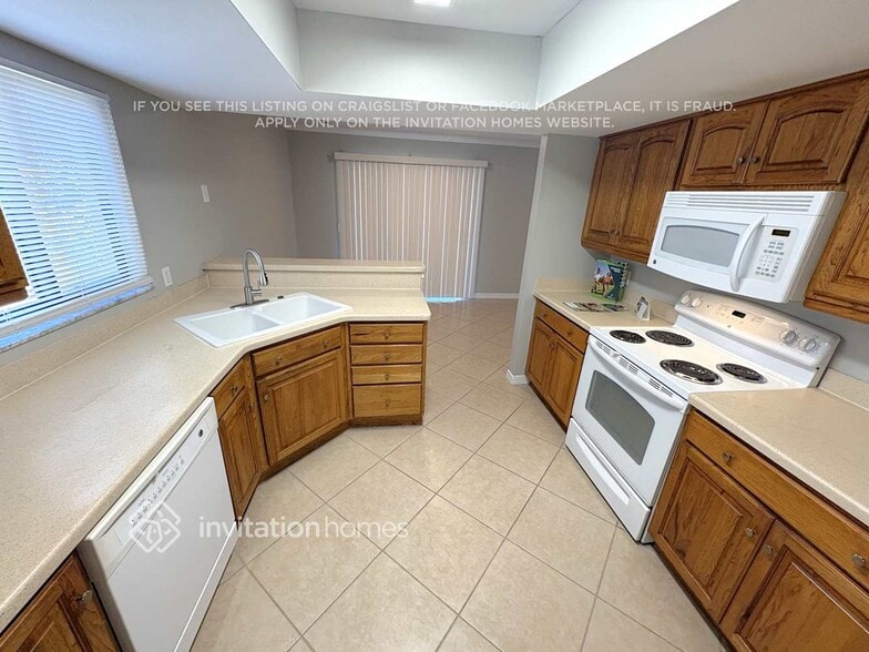 Building Photo - 5657 25th St Cir E