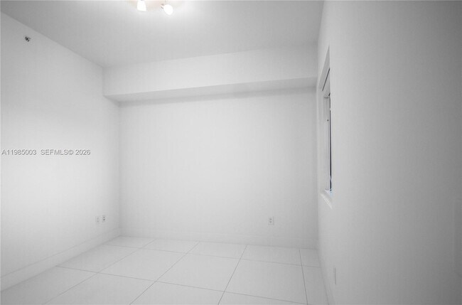 Building Photo - 2020 N Bayshore Dr