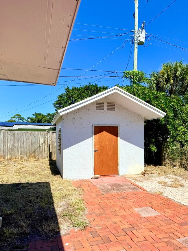 Building Photo - 1455 NE Silver Maple Way