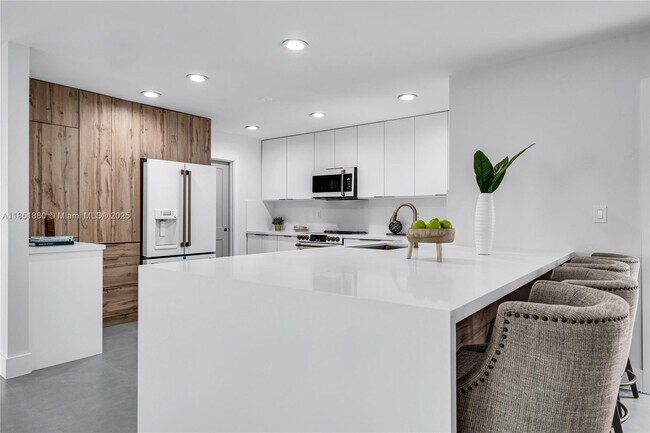 Building Photo - 7106 SW 103rd Pl
