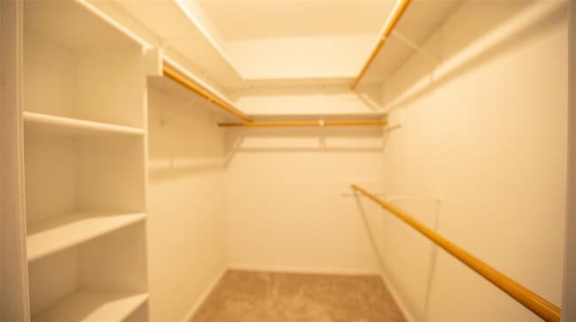 Building Photo - 401 Parkview Dr