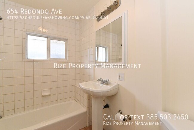 Building Photo - Talk about prime location! $200 Off Move i...