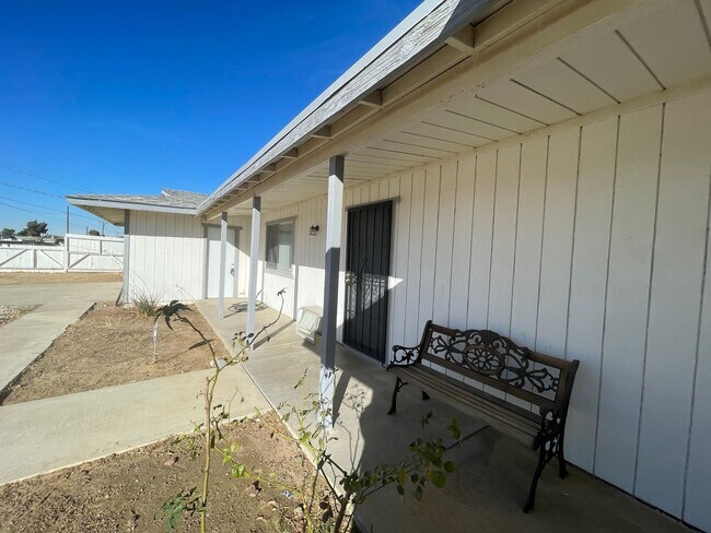 Building Photo - Apple Valley-Cute Starter Home- 2 Bedrooms, 2 Bathrooms, All Appliances Included, Fully Fenced