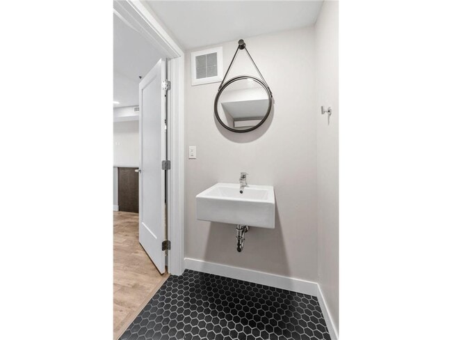 Building Photo - 120 Hennepin Ave