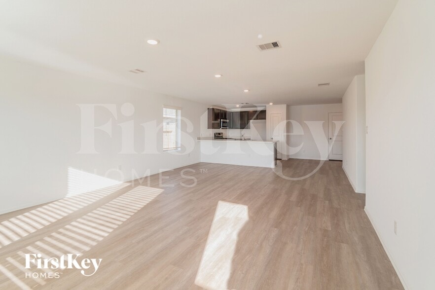 Building Photo - 453 Maple Bnd Ln