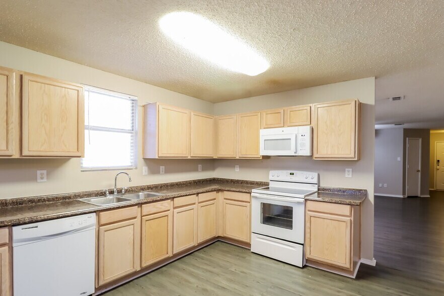 Building Photo - 3826 German Pointer Way