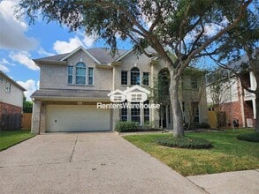 Building Photo - 716 Almond Pointe