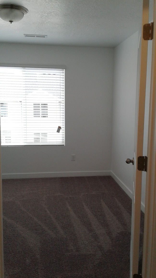 Building Photo - 444 S Fox Chase Ln